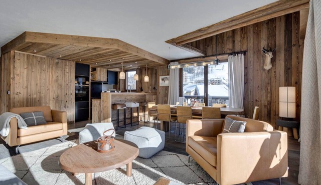 Luxury Apartment with Hammam, Fireplace, and Mountain View in Val d'Isère in Val-d'Isère
