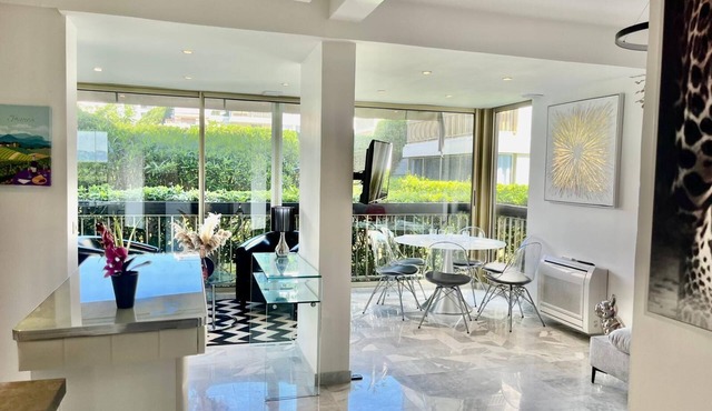 Luxury residence Mandelieu Cannes Private beach Swimming pool Tennis Casino. 4 people