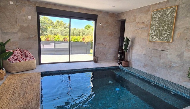 Luxury Villa, 250 m², with an infinity pool and a heated indoor pool.