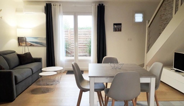 maison mitoyenne parking et piscine PEY in La Teste-de-Buch