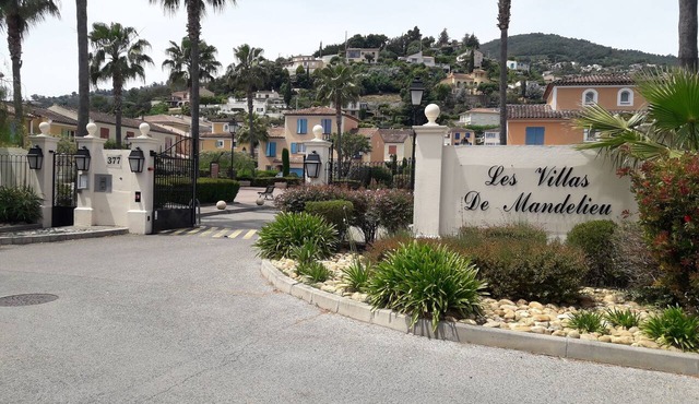 Mandelieu 06 Villa ideal for couples with children