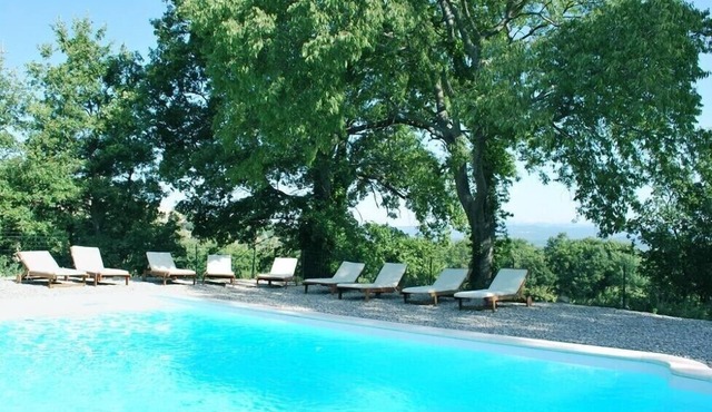Mas à Bonnieux luberon 5 bedrooms heated swimming pool enclosed garden
