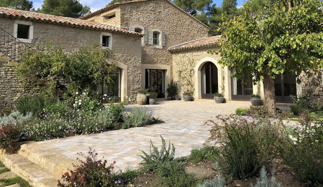 MAS DES LUNES - Remodeled luxury villa surrounded by gardens and a private pool