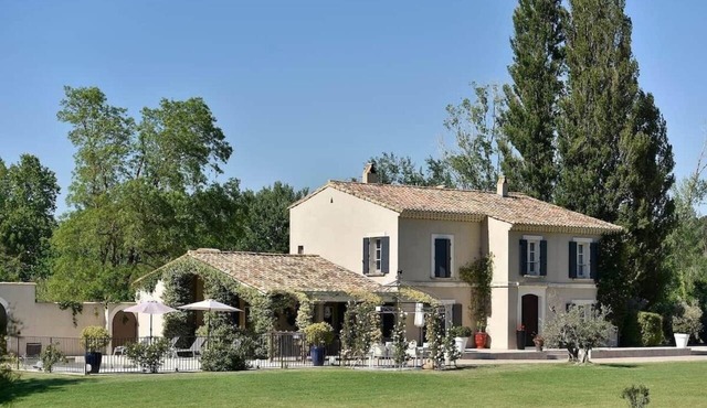 Mas Saint Jean on the Domaine de Malaga in Maussane-les-Alpilles