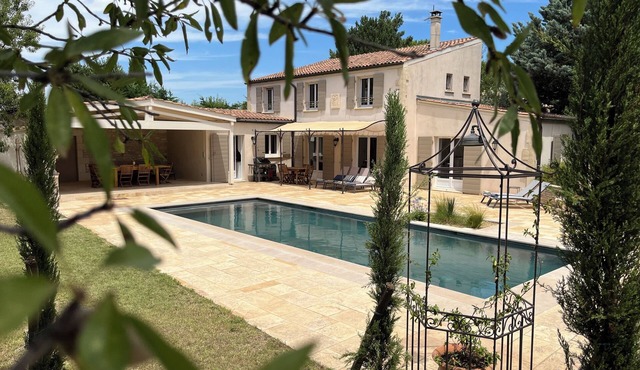 Mas with pool, Eygalières, all at walking distance
