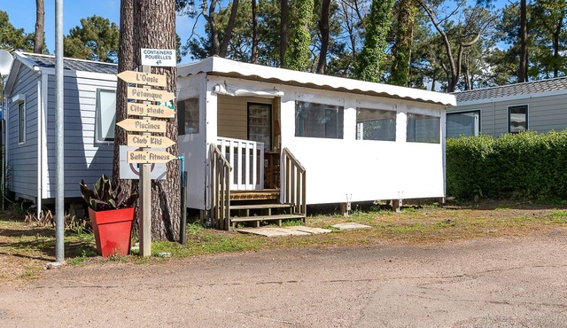 Mobile Home for 6 with Shared Pool and Private Terrace in Saint-Hilaire-de-Riez