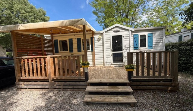 Mobile home with quiet terrace not overlooked - ideal for families or couples