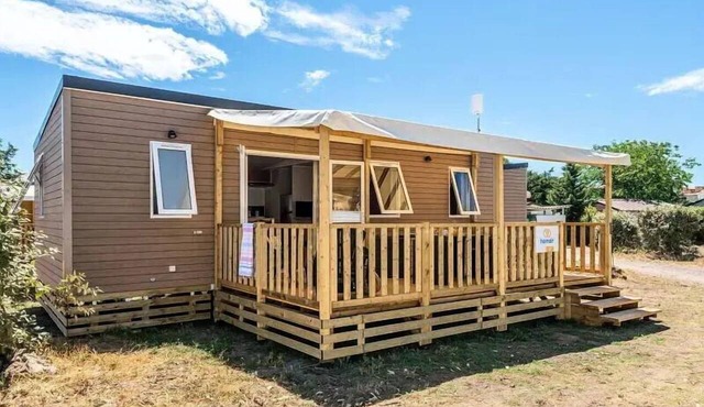 Mobile Home | Premium | 3 Bedrooms | 6 Guests | Raised Deck | A/C in Saint-Thomé