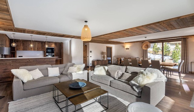 Modern duplex with jacuzzi and pet-friendly