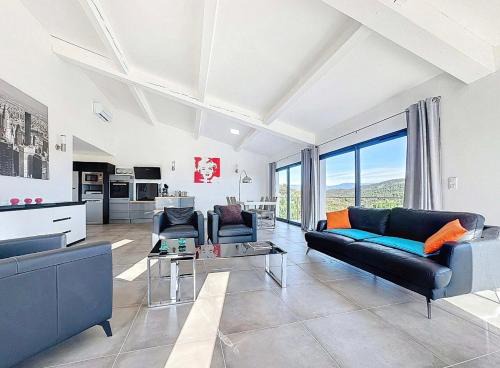 Modern Villa With Sea Views And Infinity Pool