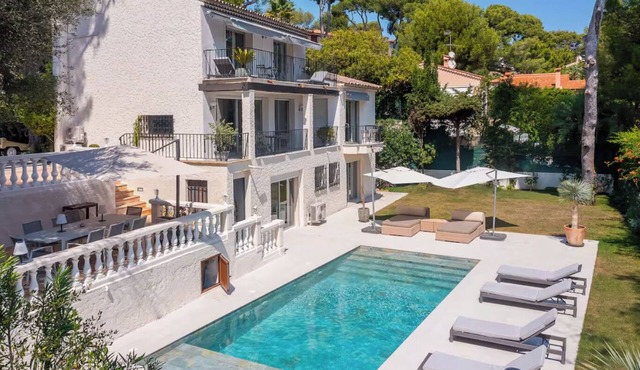 Modern villa at Cap d'Antibes with sea view and quick access to La Garoupe