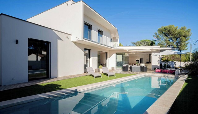 Modern villa with pool in Castelnau-le-Lez