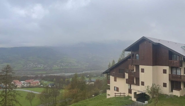 Mountain studio 20m