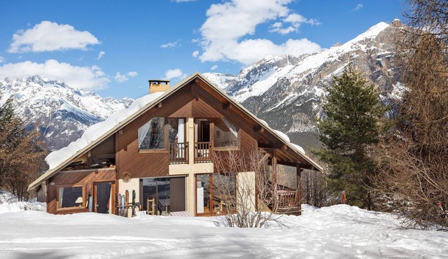 Mountain Chalet Apartment (6 Guests)