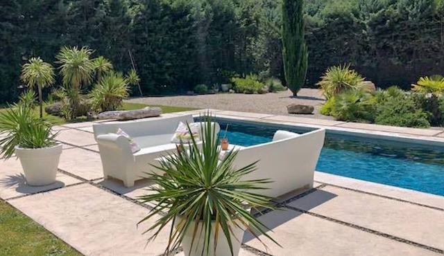 Nice home in Salon-de-Provence