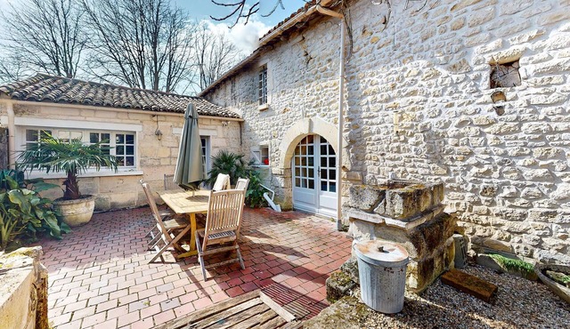 Nice home in Saint-Simon with private swimming pool, can be inside or outside in Saint-Simon