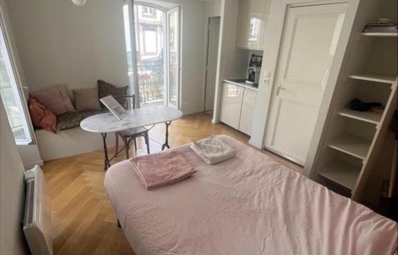 Nice studio overlooking the Notre Dame Cathedral in Clermont-Ferrand