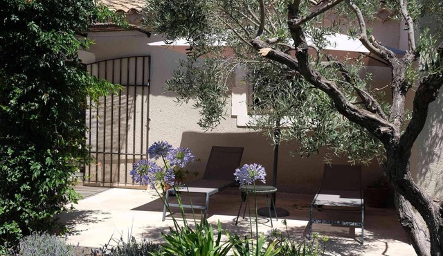 nice villa with heated swimming pool, in the center of the village of aureille, 8 persons, near baux de provence, in the alpilles