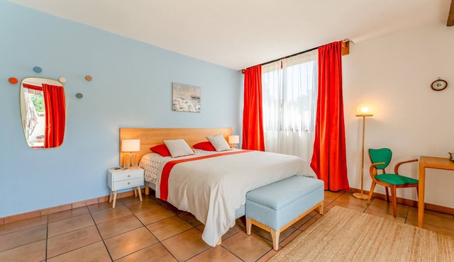 Orchidée Guest Room with Shared Pool, Wi-Fi, and Air Conditioning