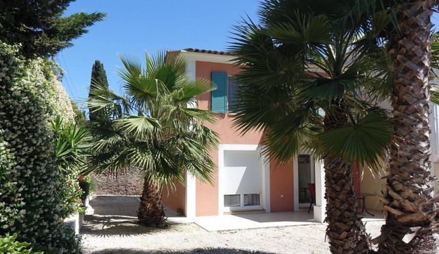 Peaceful holiday home near Saint-Aygulf with pool, A/C and private terrace
