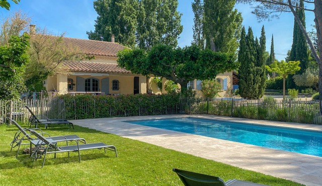 Perfect families & pets, fenced heated pool, big fenced garden, 15 p.