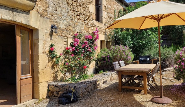 Perigourdine(5-8p) with a see on the Castelnaud' Castel in Vezac
