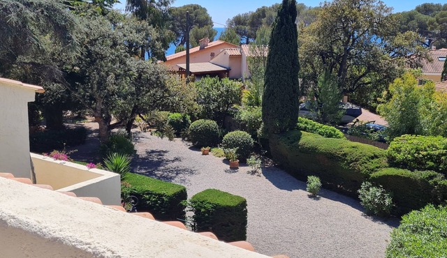Petit Bastidon - 44m2 -1 bedroom upstairs/double bed and 1 sofa bed downstairs