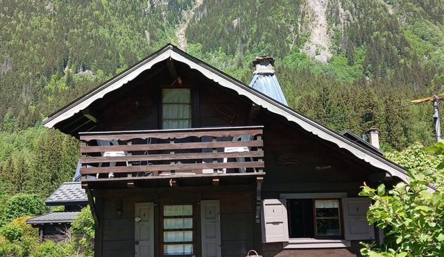 Petit Chalet nature-Chamonix- Mountain view in Chamonix-Mont-Blanc