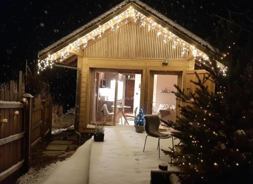 Petit chalet indépendant 2 pers "La cabane de Jean " in Briançon