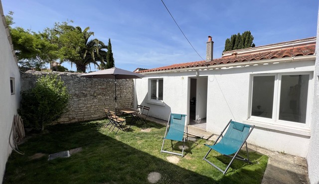Petite Maison au Calme Dans un Village Typique in Saint-Pierre-d'Oléron