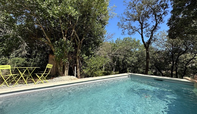 Pleasant house in a quiet area, swimming pool, air conditioning, WIFI, max 12 pers.