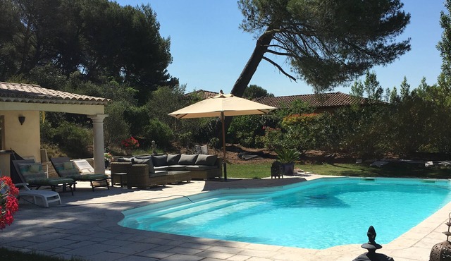 Pretty country house 220m2 with pine forest 10 minutes from Aix en Provence