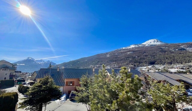 Pretty F4 house with loggia in Briançon