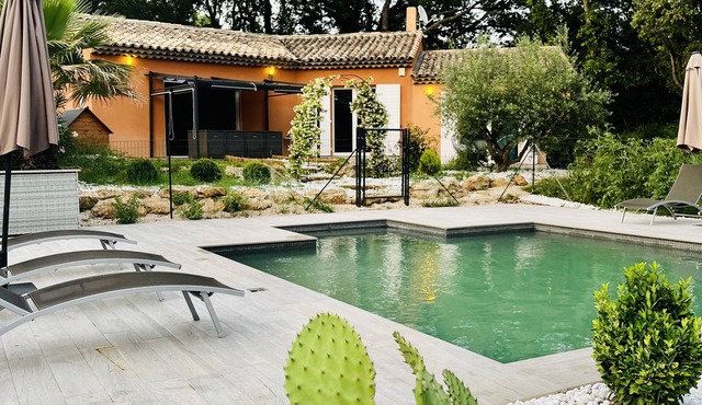 Pretty house in the heart of the Aix countryside, near Sainte Victoire
