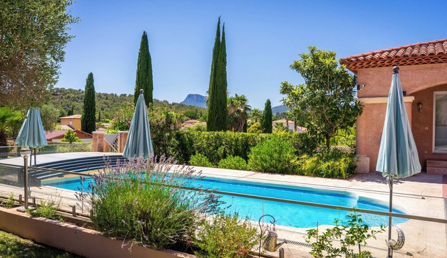 Private Pool, Air Conditioning & Provençal Charm
