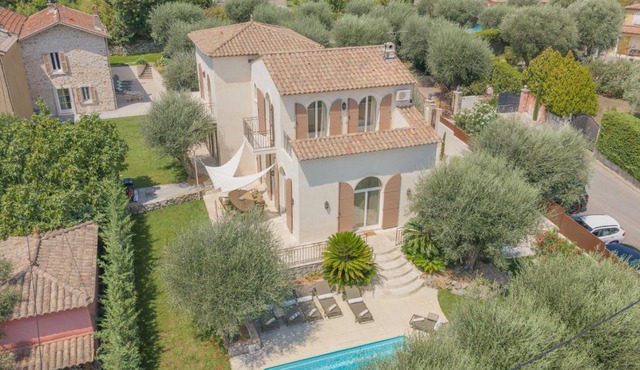 Private Villa with Pool for 10 Guests in Cannes-Mougins