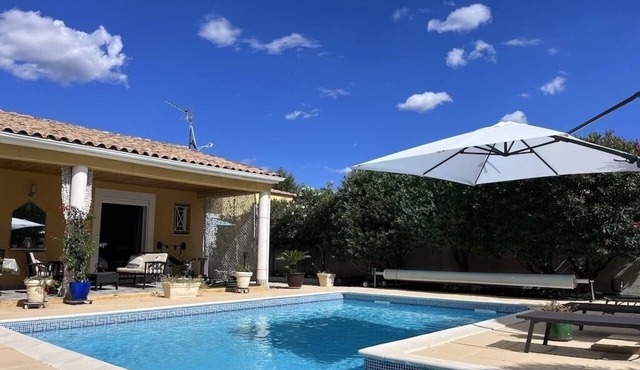 PROMO Beautiful air-conditioned single-storey villa with swimming pool, spa and sauna