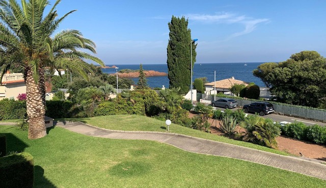 *Promo* Panoramic sea view apartment in a wooded estate in Saint-Raphaël
