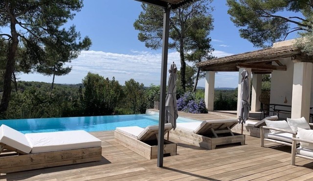 PROMO Peace and comfort in a green setting