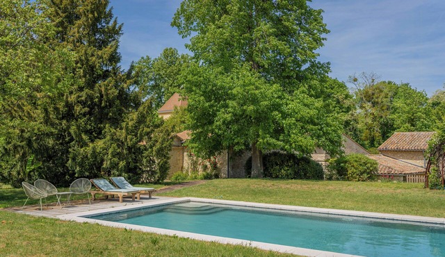 Provençal farmhouse with shared pool in the Drôme