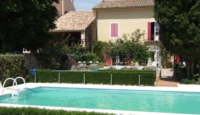 Provence-Charming house with garden and swimming pool, up to 10 people