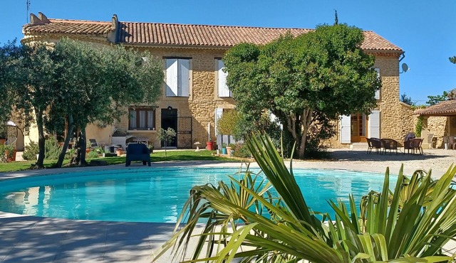 Provencal and authentic farmhouse with olive trees and a magnificent swimming pool
