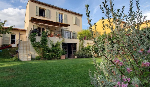 Provencal house with swimming pool