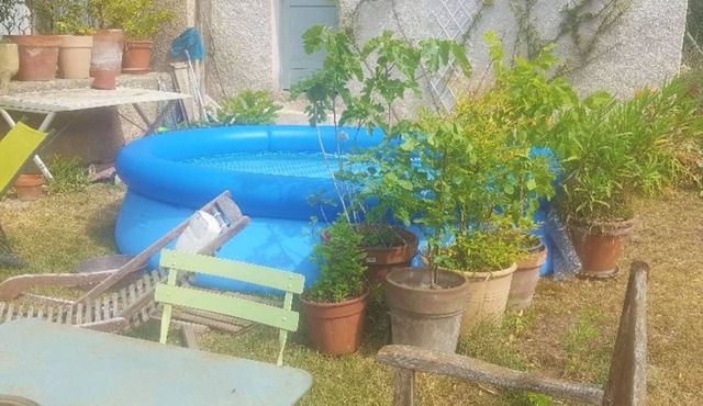 Provencal villa with large garden near Aix en Provence and Salon