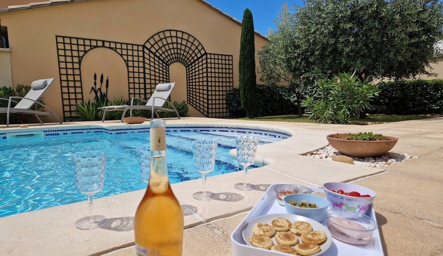 Provence - Quiet family villa with a pool - 4 bedrooms - up to 9 guests