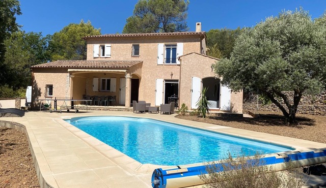 Provence villa with pool for 8 persons. in Carcès