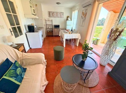 Quiet, shared pool, secure residence, view, free parking
