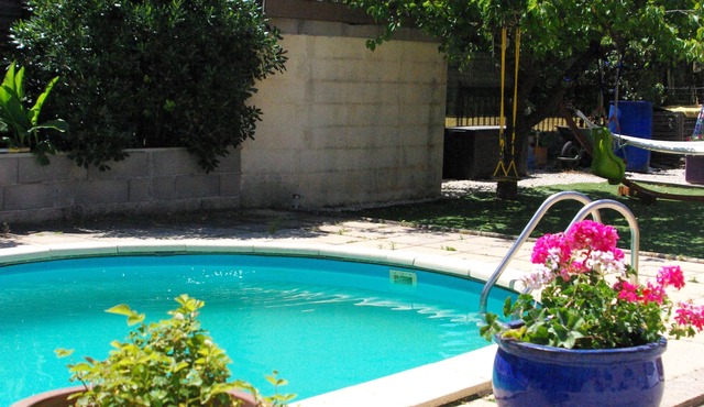 Quiet south-facing villa with pool, close to the sea