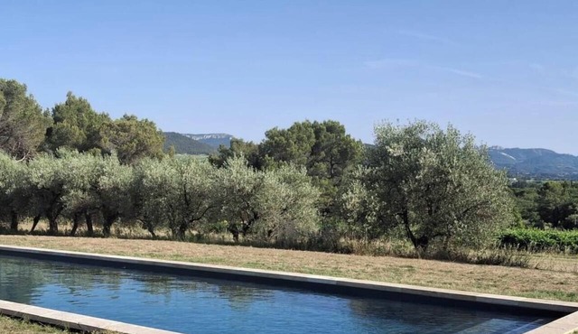 Renovated eco-friendly farmhouse near Vaison, accommodating 12 to 16 people