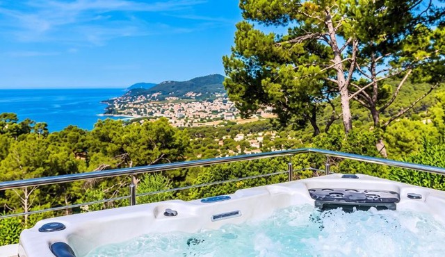 Rez-de-villa de 150 m2 privé dans un domaine clos privé de 3500 m2.
